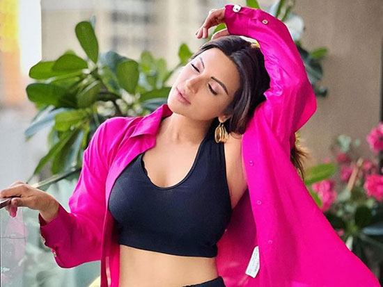 Trendy Poses Of Shama Sikander